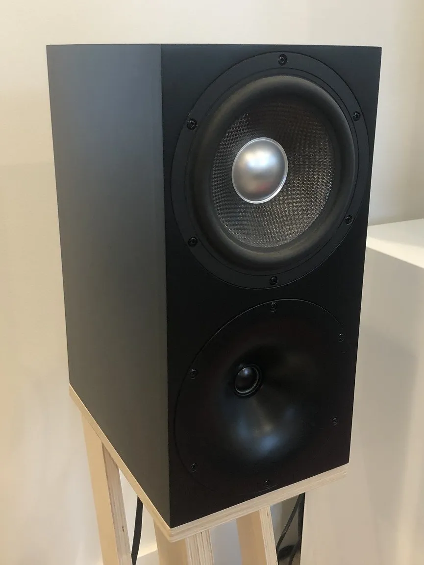 Waveguide speaker